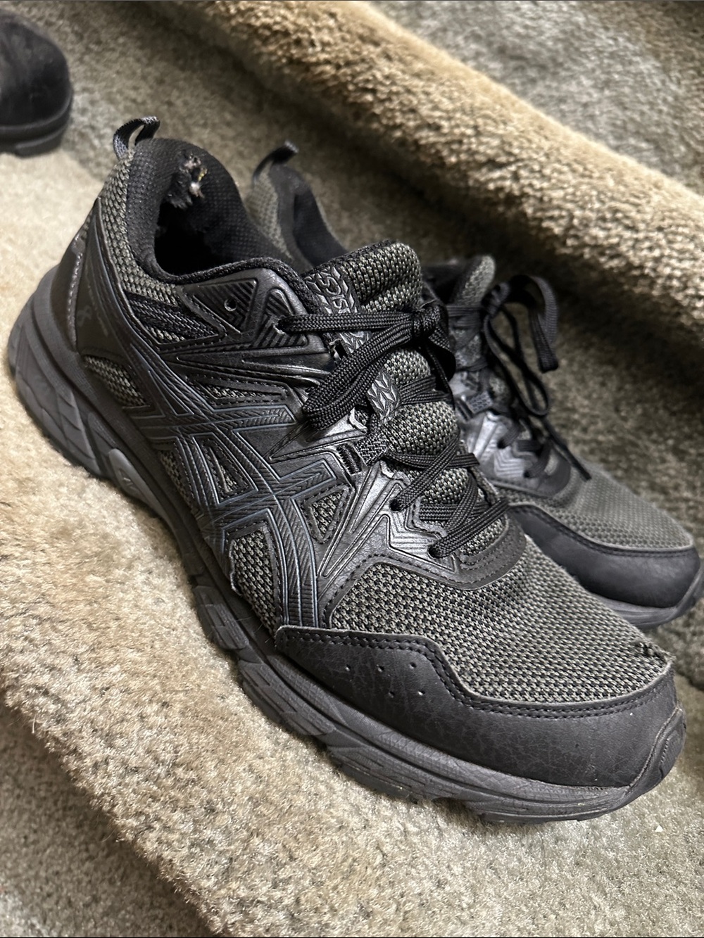 ASICS forest running shoes for rough terrain